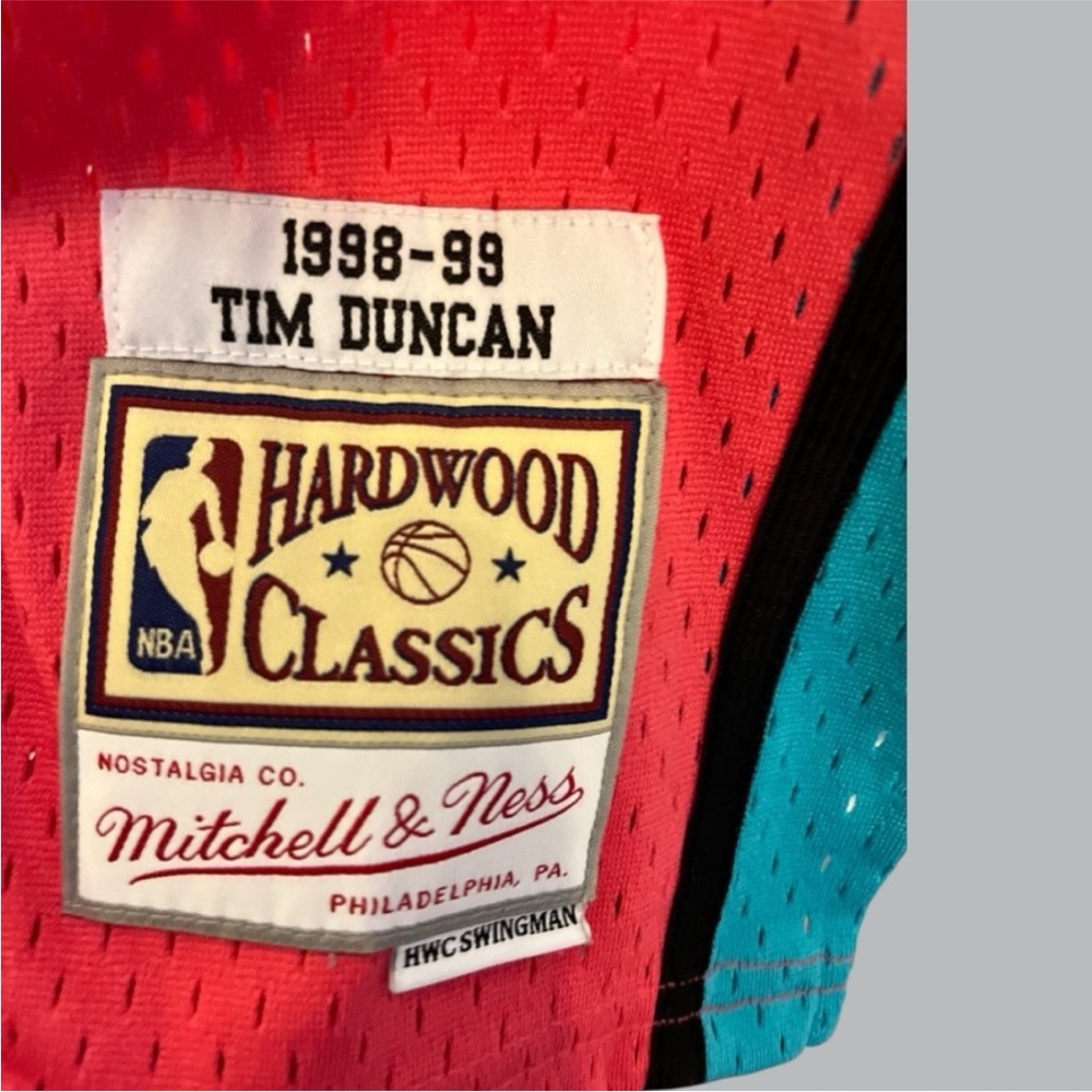 SPURS DUNCAN 31 1998-1999
Red and Teal Basketball Jersey
Large 14-16 - Picture 7 of 8